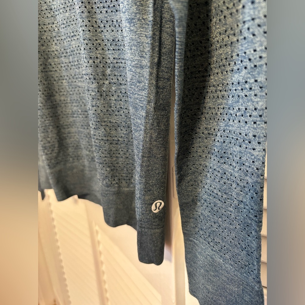 Lululemon training/running shirt color navy blue